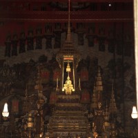 Emerald Buddha: "outside can photo - inside can not"